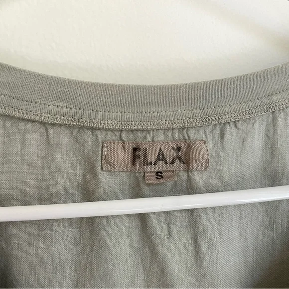 Flax sage green linen pocket tee - Picture 2 of 3